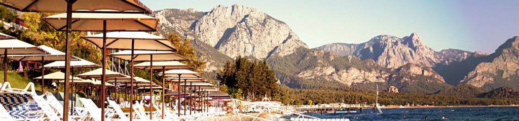 bigstock-Sunshades-And-Chaise-Lounges-O-165495368 turkija kemeras virselis