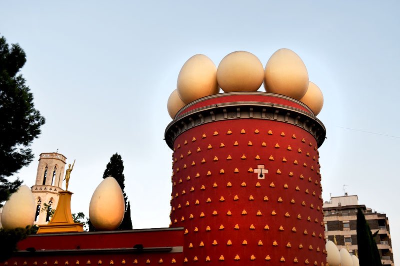 Baltic Tours kelionės, Ispanija Salvador Dali muziejaus išorė